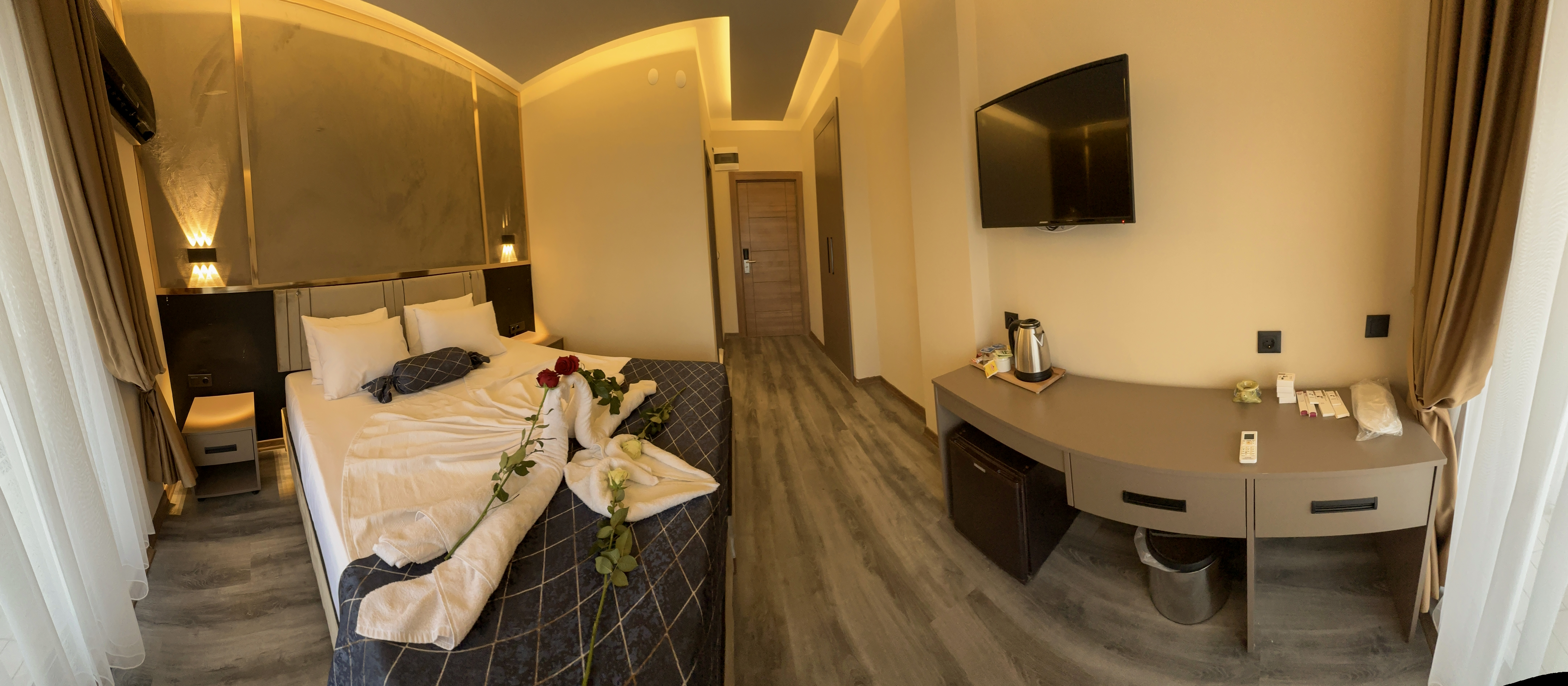 Family Room (4 Person, Balcony)